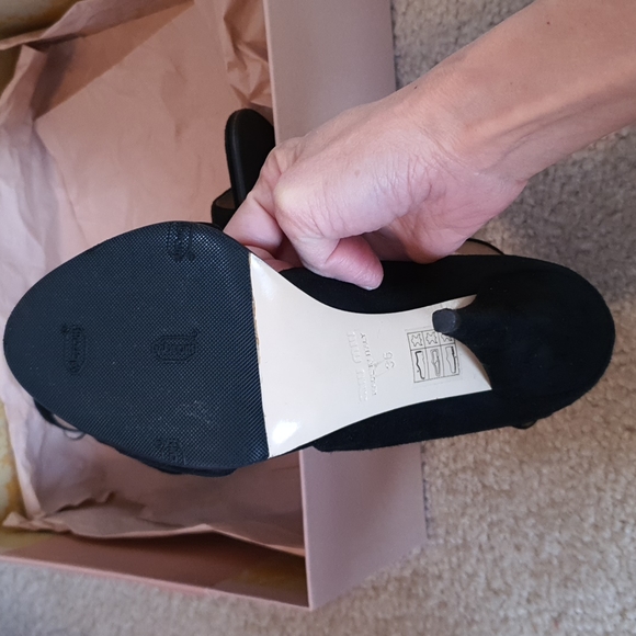 Heels - Picture 7 of 9